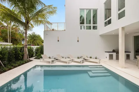 800 Bond Way Delray Beach FL 33483
