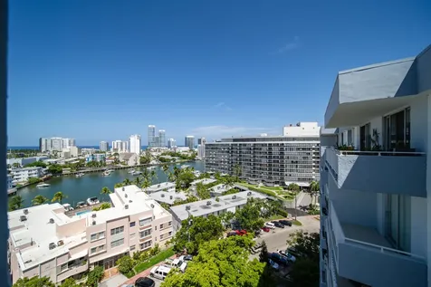 6900 Bay Drive Miami Beach FL 33141