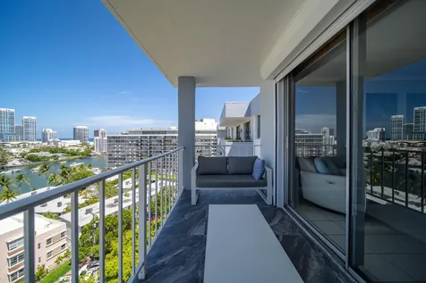 6900 Bay Drive Miami Beach FL 33141