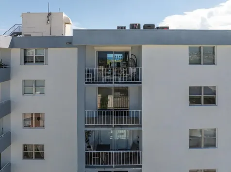 6900 Bay Drive Miami Beach FL 33141