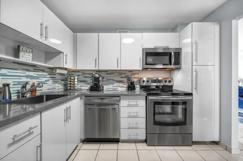 6900 Bay Drive Miami Beach FL 33141