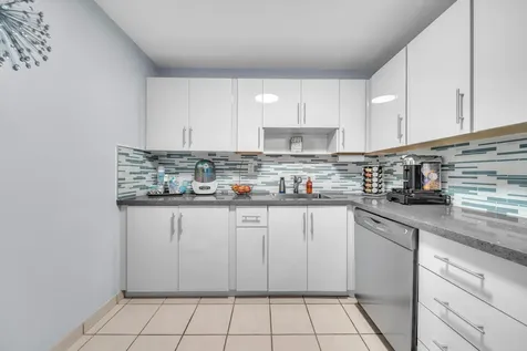 6900 Bay Drive Miami Beach FL 33141