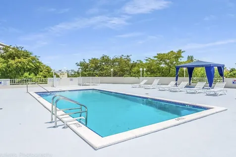 6900 Bay Drive Miami Beach FL 33141