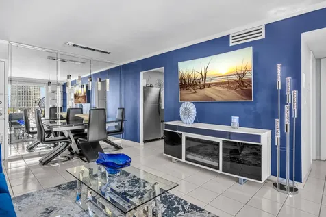 6900 Bay Drive Miami Beach FL 33141