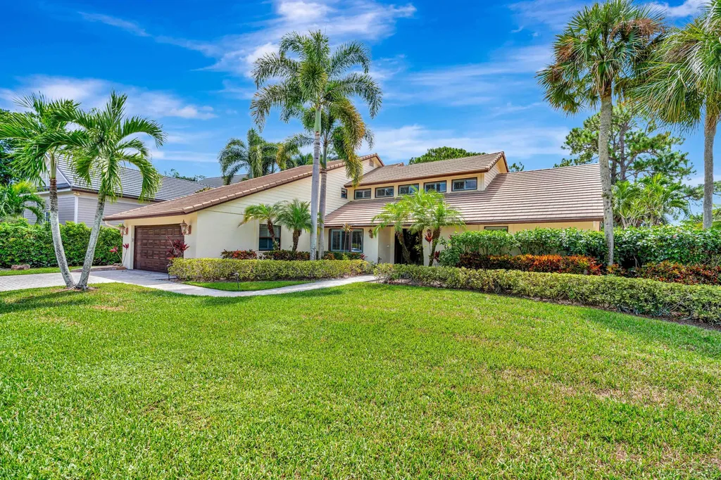 11 Berwick Road Palm Beach Gardens FL 33418