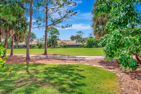 11 Berwick Road Palm Beach Gardens FL 33418