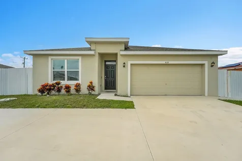 418 Nw Airoso Boulevard Port Saint Lucie FL 34983