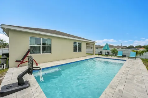 418 Nw Airoso Boulevard Port Saint Lucie FL 34983