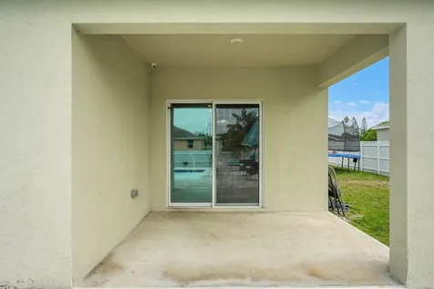 418 Nw Airoso Boulevard Port Saint Lucie FL 34983
