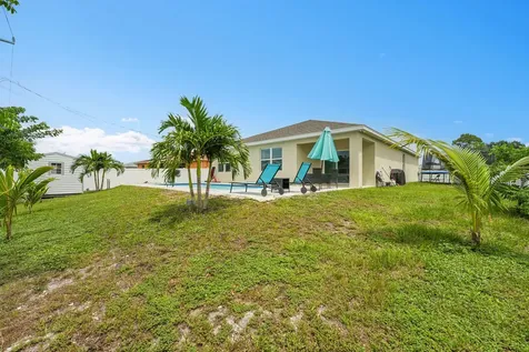 418 Nw Airoso Boulevard Port Saint Lucie FL 34983