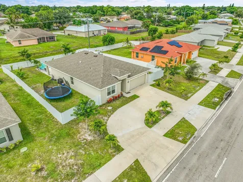 418 Nw Airoso Boulevard Port Saint Lucie FL 34983