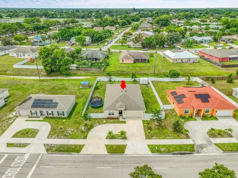418 Nw Airoso Boulevard Port Saint Lucie FL 34983