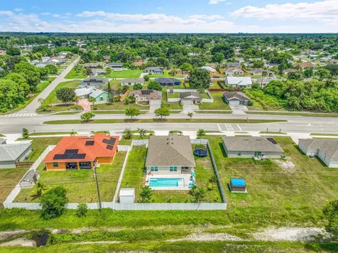 418 Nw Airoso Boulevard Port Saint Lucie FL 34983