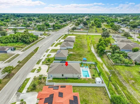 418 Nw Airoso Boulevard Port Saint Lucie FL 34983
