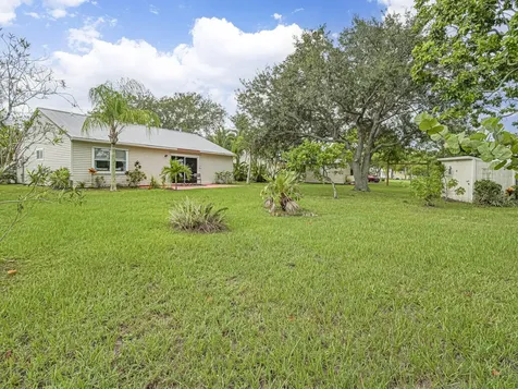 2050 Se West Dunbrooke Circle Port Saint Lucie FL 34952