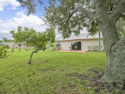 2050 Se West Dunbrooke Circle Port Saint Lucie FL 34952