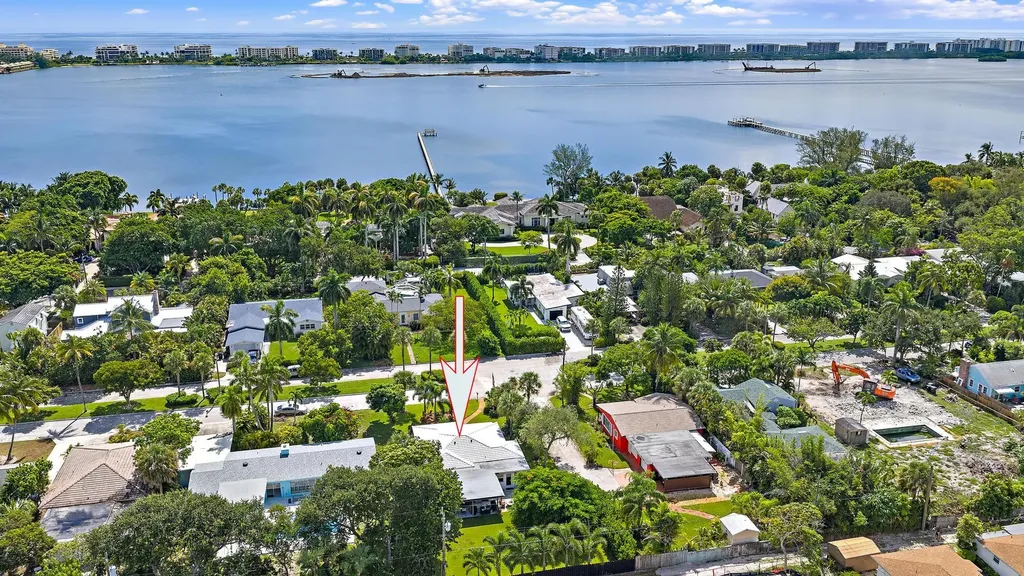 631 S Palmway Lake Worth Beach FL 33460