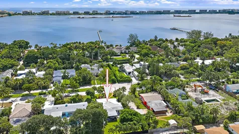 631 S Palmway Lake Worth Beach FL 33460