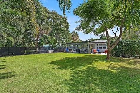 631 S Palmway Lake Worth Beach FL 33460