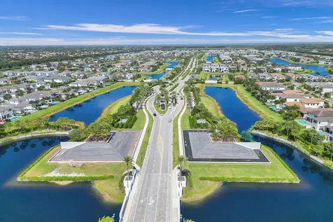 9052 Chauvet Way Boca Raton FL 33496