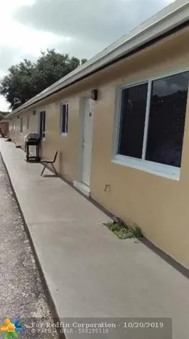 2721 Avenue Riviera Beach FL 33404
