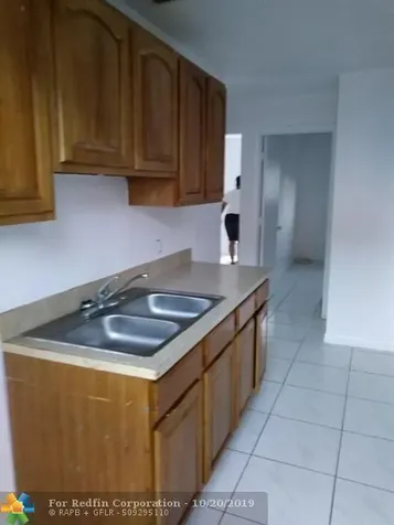 2721 Avenue Riviera Beach FL 33404