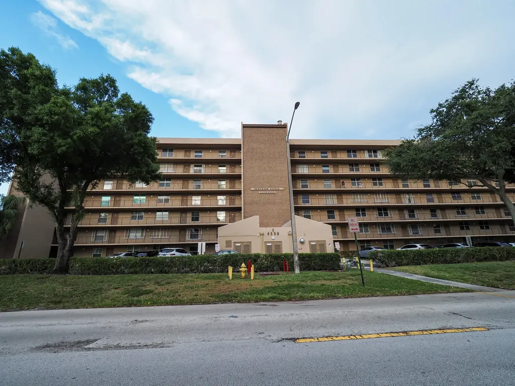 4550 NW 18 Avenue Pompano Beach FL 33064
