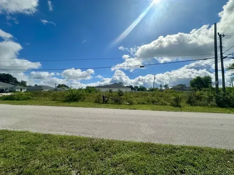 690 SW Gailbreath Avenue Port Saint Lucie FL 34953