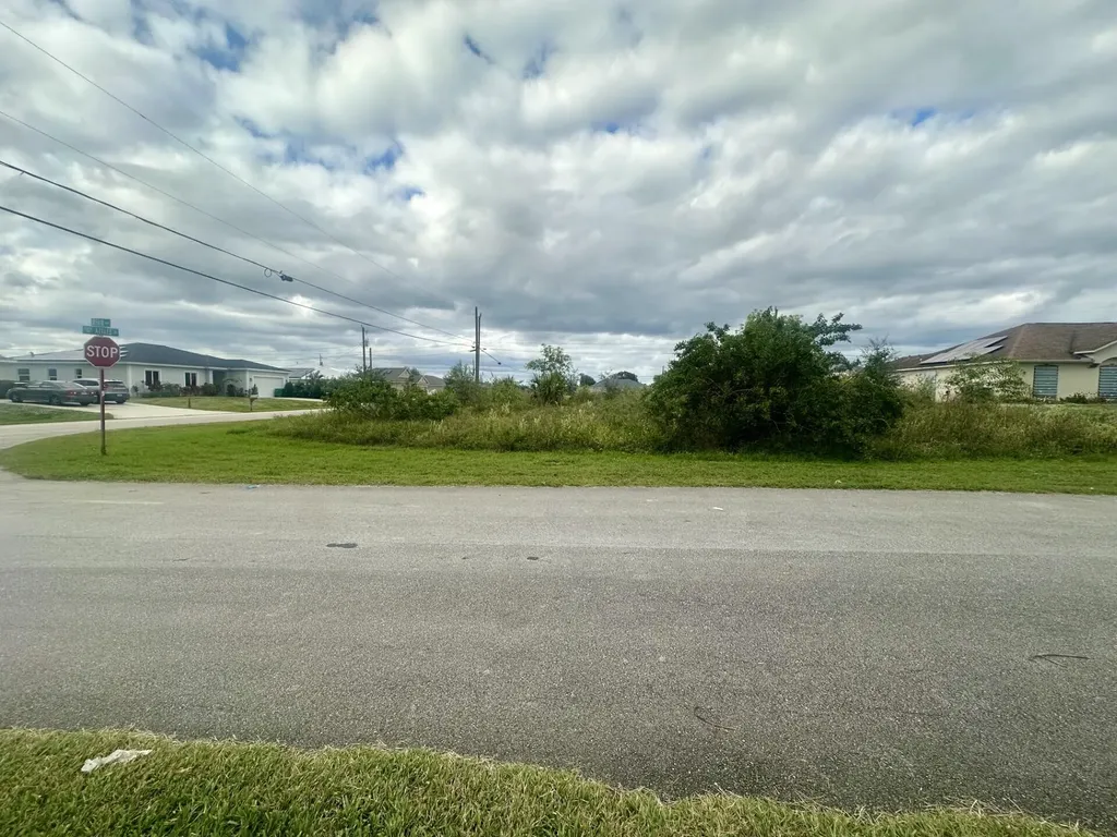 689 SW Fair Avenue Port Saint Lucie FL 34953