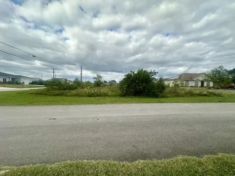 689 SW Fair Avenue Port Saint Lucie FL 34953