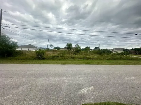 689 SW Fair Avenue Port Saint Lucie FL 34953
