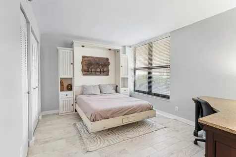 17 Royal Palm Way Boca Raton FL 33432