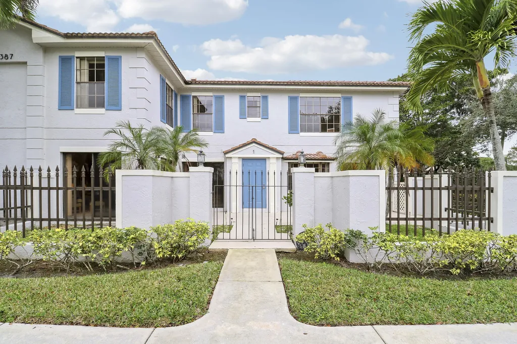 387 Prestwick Lane Palm Beach Gardens FL 33418