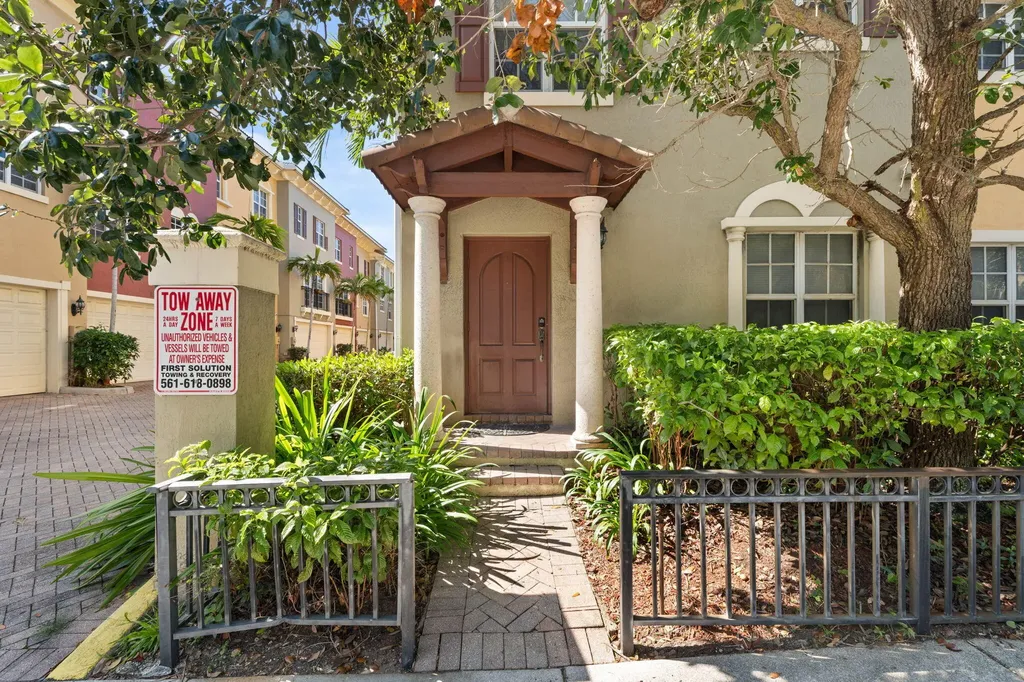 601 S Federal Highway Lake Worth Beach FL 33460