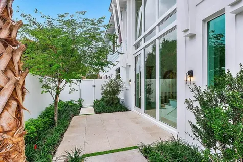 909 Bond Way Delray Beach FL 33483