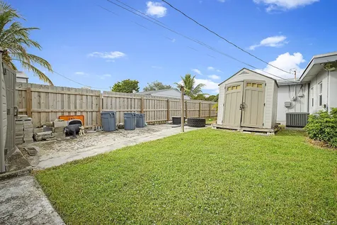 9278 Bloomfield Drive Palm Beach Gardens FL 33410