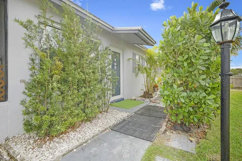 9278 Bloomfield Drive Palm Beach Gardens FL 33410