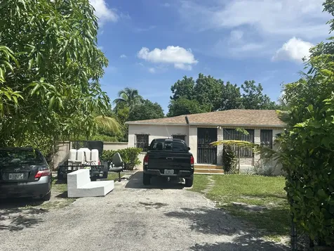 565 Nw 143rd Street Miami FL 33168