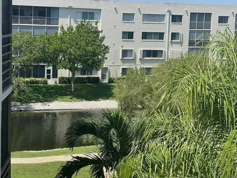 3138 Via Poinciana Lake Worth FL 33467