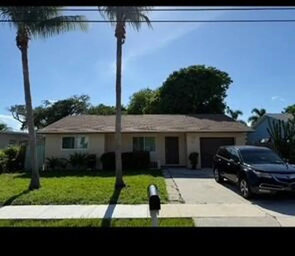 805 SE 3rd Street Boynton Beach FL 33435