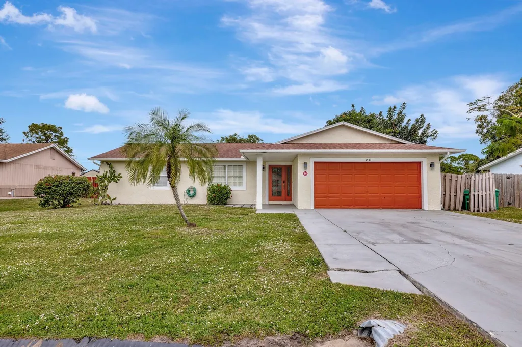 1541 Se Minorca Avenue Port Saint Lucie FL 34952