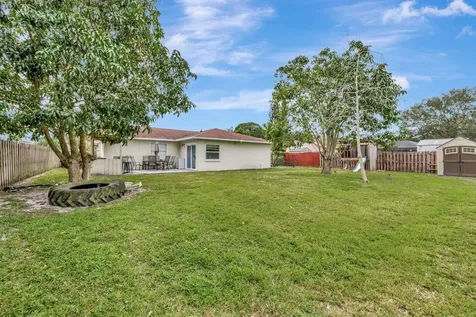 1541 Se Minorca Avenue Port Saint Lucie FL 34952