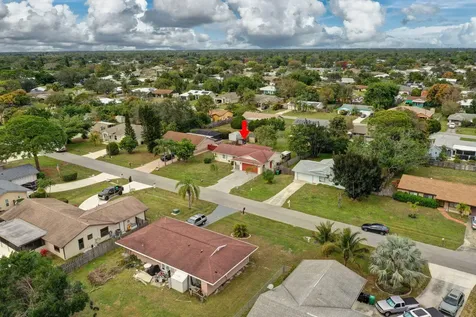 1541 Se Minorca Avenue Port Saint Lucie FL 34952