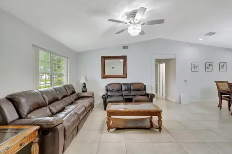 1541 Se Minorca Avenue Port Saint Lucie FL 34952