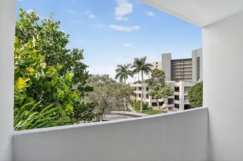 2870 Ne 14th Street Causeway Pompano Beach FL 33062