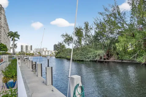 2870 Ne 14th Street Causeway Pompano Beach FL 33062