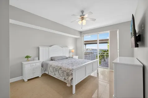 275 NW Flagler Avenue Stuart FL 34994