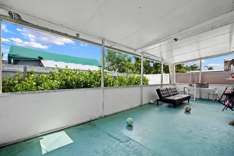 313 Sw 7th Street Hallandale Beach FL 33009