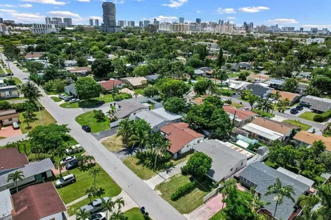 313 Sw 7th Street Hallandale Beach FL 33009