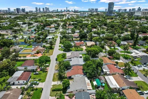 313 Sw 7th Street Hallandale Beach FL 33009